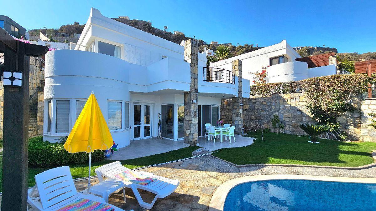 Bodrum Türkbükün’de Satılık Deniz Manzaralı Villa